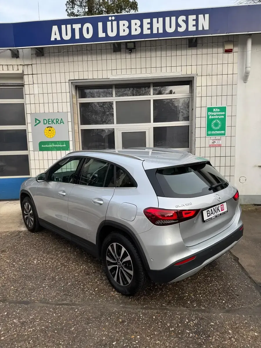 Gebraucht Mercedes GLA180 136 PS (100 kW) 2021 Silber SUV