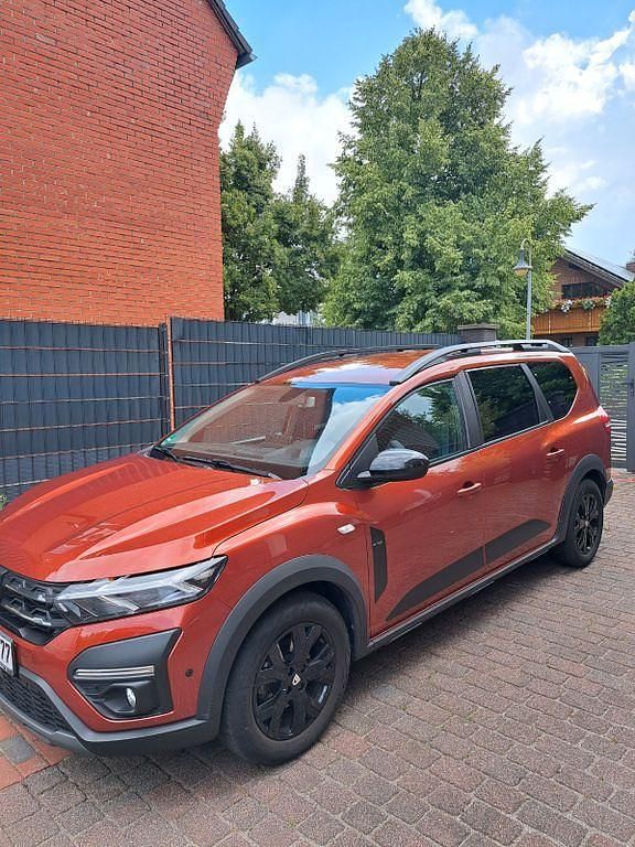 Orange Gebraucht 2022 Dacia Jogger Extreme Kombi | 18.600 € (Fairer Preis) - Bild 1/4