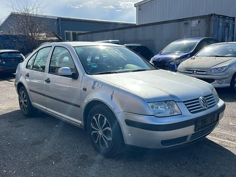 Gebraucht VW Bora Basis 116 PS (85 kW) 2001 Silber Limousine