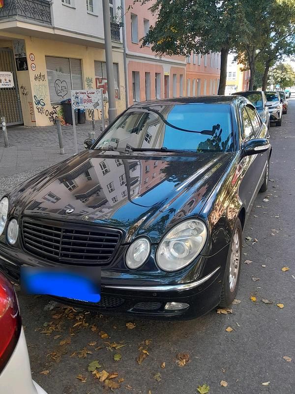 Schwarz Gebraucht 2003 Mercedes 220 Limousine | 2.150 € - Bild 1/4