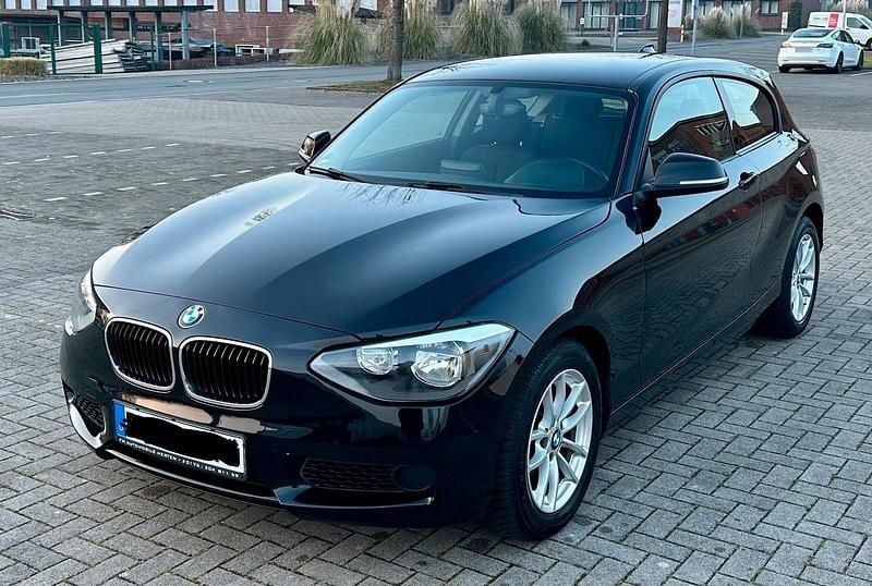 Second-hand BMW 114 102 CP (75 kW) 2014 Negru Hatchback