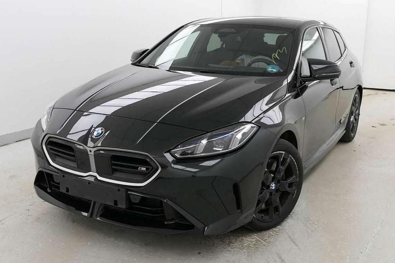 Black sapphire metallic Gebraucht 2024 BMW 135 Kleinwagen | 42.240 € (Teuer) - Bild 1/4