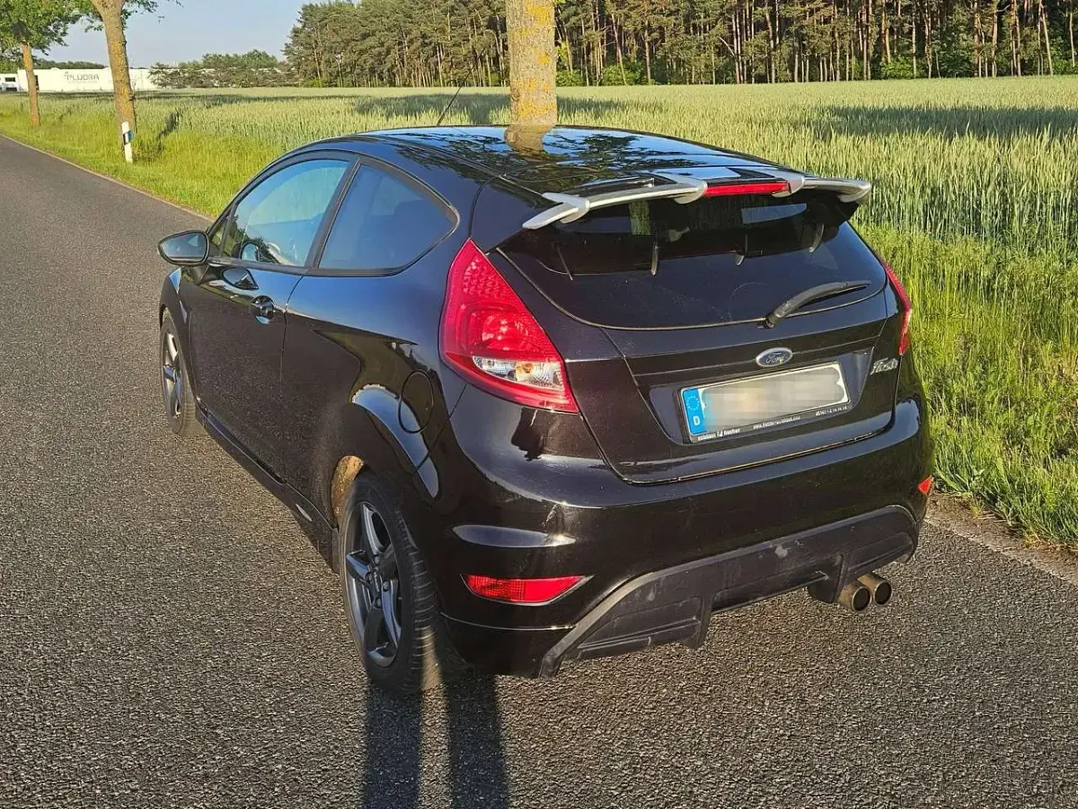Gebraucht Ford Fiesta Ambiente 82 PS (60 kW) 2011 Schwarz Limousine