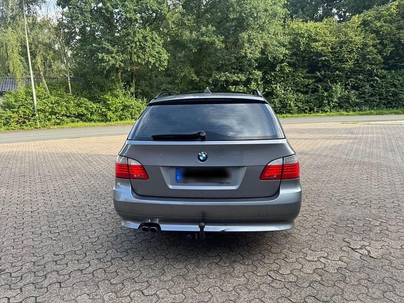 Gebraucht BMW 525 Performance 197 PS (144 kW) 2008 Grau Kombi