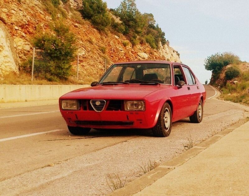 Rot Gebraucht 1974 Alfa Romeo Alfetta Limousine | 1.800 € - Bild 1/4