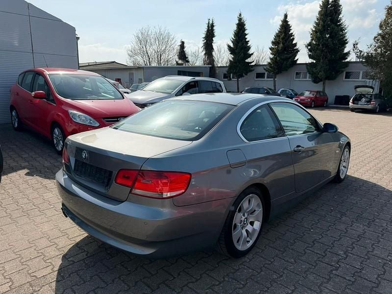 Gebraucht BMW 325 Performance 218 PS (160 kW) 2007 Grau Coupé