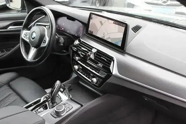 Gebraucht BMW 530 M Sport 286 PS (210 kW) 2022 Carbonschwarz metallic Kombi