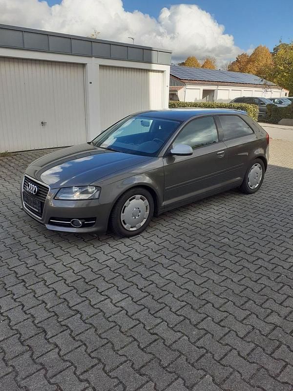 Braun Gebraucht 2011 Audi A3 Ambition Kleinwagen | 3.300 € (Superpreis) - Bild 1/4