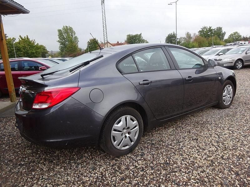 Usado Opel Insignia Selection 140 HP (102 kW) 2009 Cinzento Sedan
