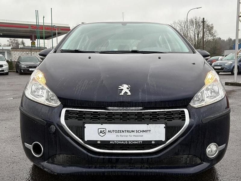 Gebraucht Peugeot 208 Active 82 PS (60 kW) 2015 Blau Kleinwagen