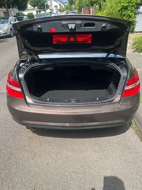 Gebraucht Mercedes E250 Elegance 204 PS (150 kW) 2012 Braun Cabrio