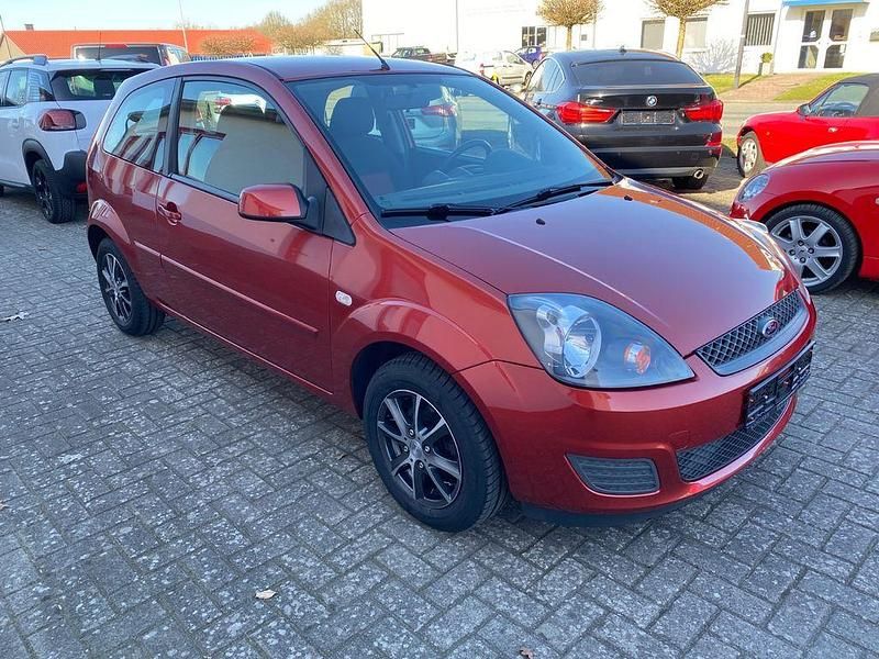 Gebraucht Ford Fiesta Style 69 PS (50 kW) 2008 Rot Kleinwagen