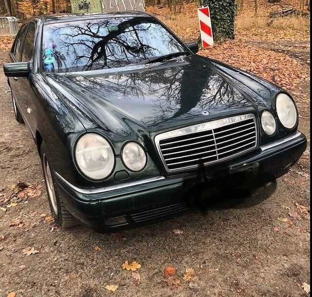 Second-hand Mercedes E320 224 CP (164 kW) 1997 Verde Berlinǎ