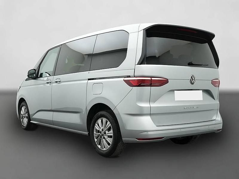 Gebraucht VW Multivan Life 150 PS (110 kW) 2024 Silber Van