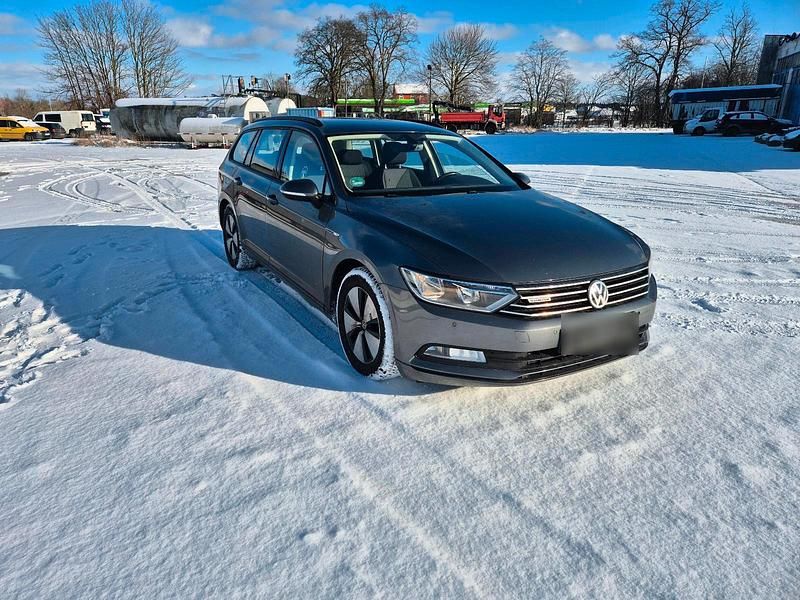 Gebraucht VW Passat 120 PS (88 kW) 2016 Grau Kombi