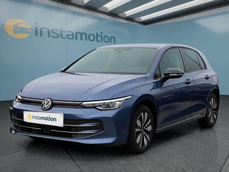 Blau Gebraucht 2025 VW Golf VIII Kleinwagen | 30.049 € (Fairer Preis) - Bild 1/4