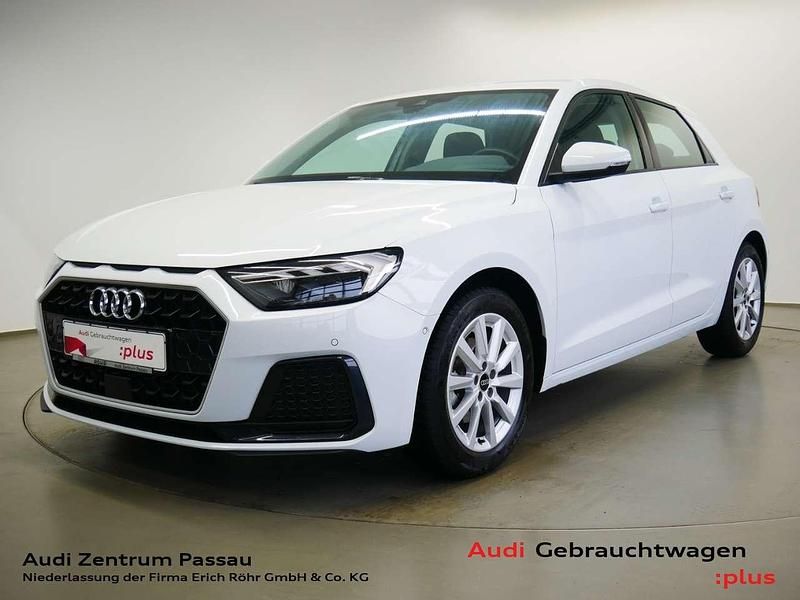 Gletscherweiß metallic Gebraucht 2023 Audi A1 Sportback Advanced Kleinwagen | 22.450 € (Guter Preis) - Bild 1/4