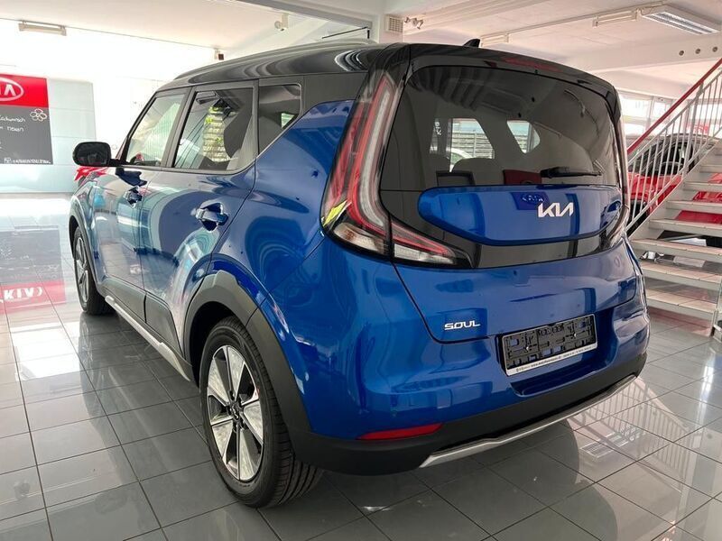 Gebraucht Kia Soul EV Inspiration 150 kW (204 PS) 2023 (fb1) neptune blue / black (m) SUV