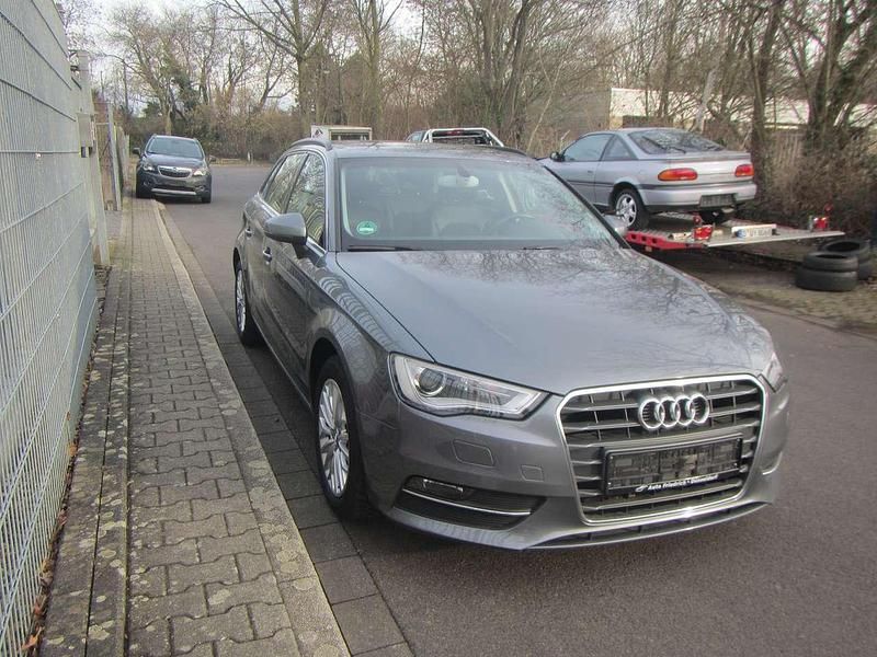 Gebraucht Audi A3 Ambiente 110 PS (80 kW) 2014 Monsungrau metallic Limousine