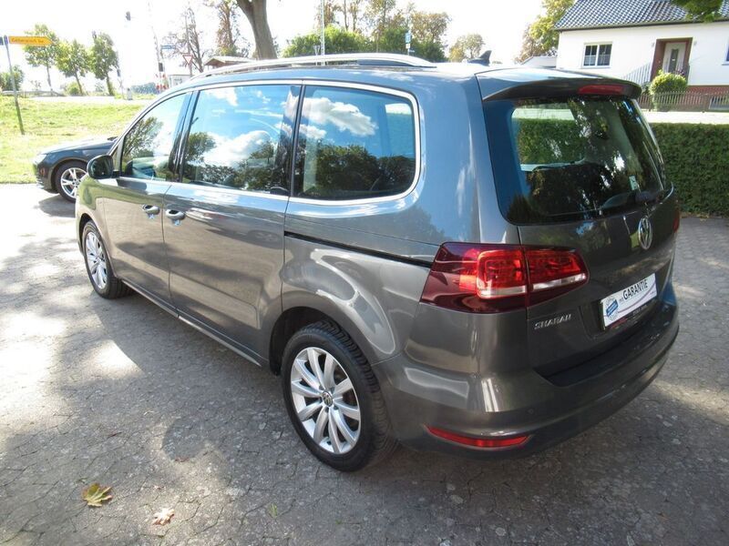 Gebraucht VW Sharan Highline 150 PS (110 kW) 2016 Grau metallic Van / Kleinbus