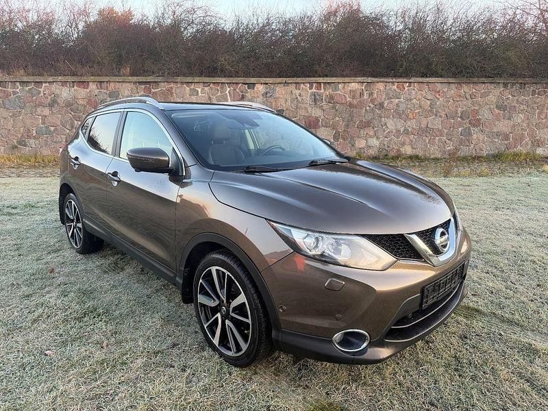 Braun Gebraucht 2015 Nissan Qashqai 360º SUV | 8.899 € (Guter Preis) - Bild 1/4