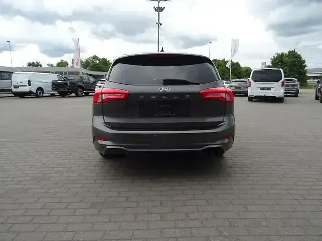 Gebraucht Ford Focus ST-Line 120 PS (88 kW) 2021 Andere Limousine