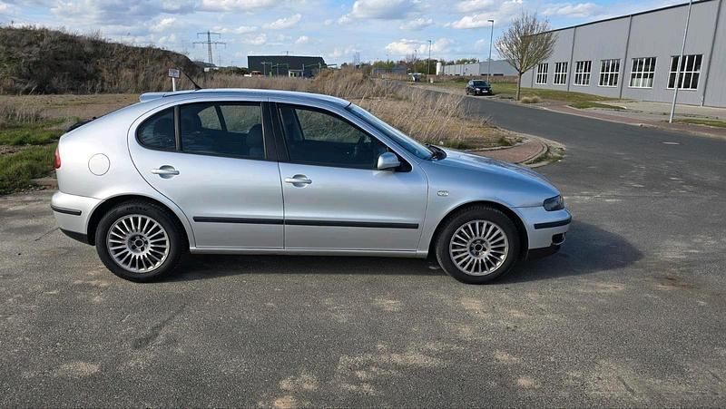 Second-hand Seat Leon 180 CP (132 kW) 2002 Argintiu Hatchback