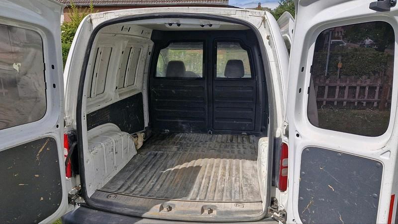 Weiß Gebraucht 2011 VW Caddy Van / Kleinbus | 5.500 € (Guter Preis) - Bild 1/4