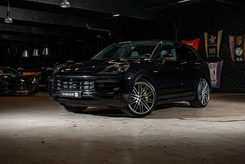 Schwarz Gebraucht 2020 Porsche Cayenne Turbo S SUV | 99.500 € - Bild 1/4