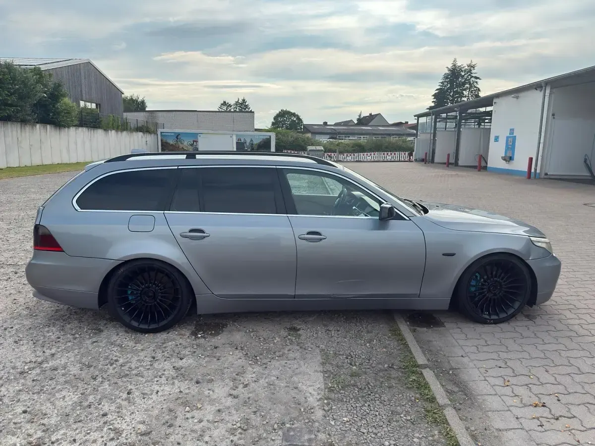 Gebraucht BMW 545 333 PS (244 kW) 2004 Grau Kombi