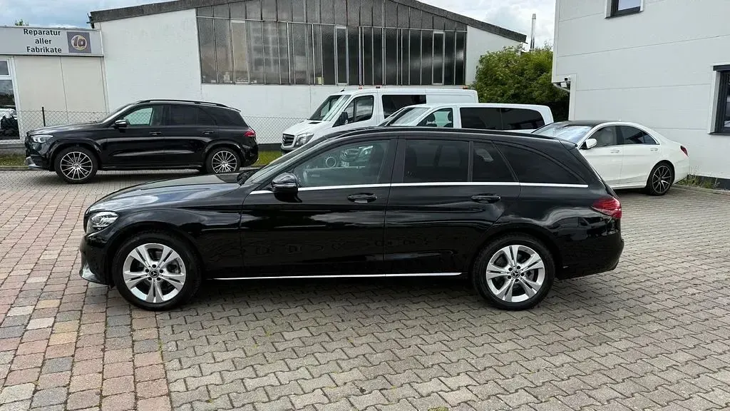 Gebraucht Mercedes C220 194 PS (142 kW) 2020 Schwarz Limousine
