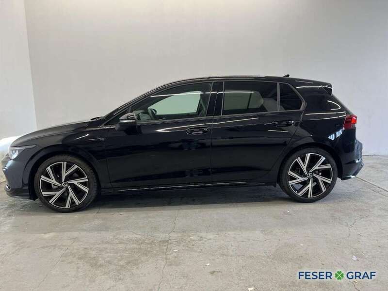 Gebraucht VW Golf VIII R-line 150 PS (110 kW) 2024 Deep black perleffekt Limousine