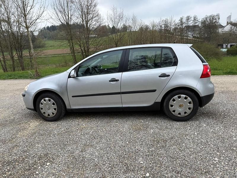Używany VW Golf IV 75 KM (55 kW) 2006 Srebrny Sedan/Limuzyna