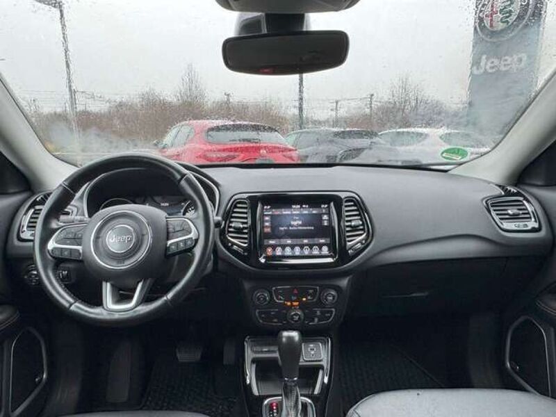 Carbon black (metallic) Gebraucht 2021 Jeep Compass Limited SUV | 18.900 € - Bild 1/4