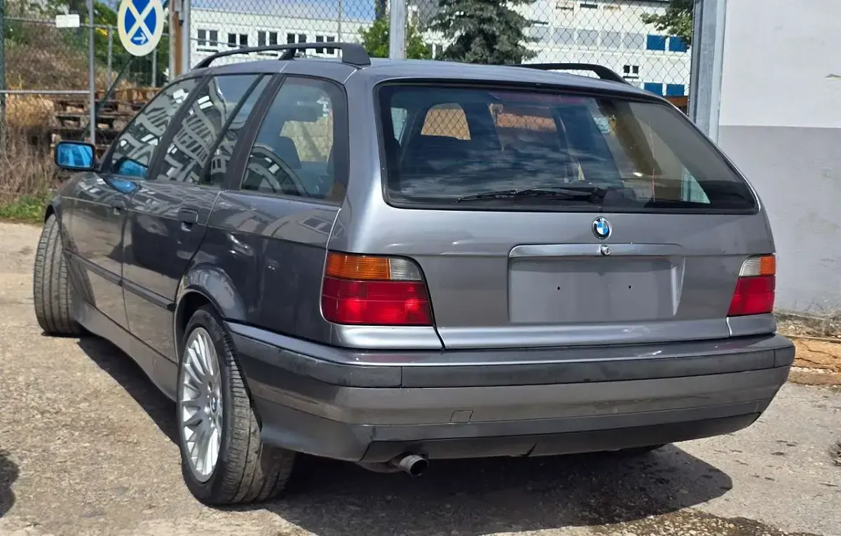 Gebraucht BMW 318 116 PS (85 kW) 1995 Grau Kombi