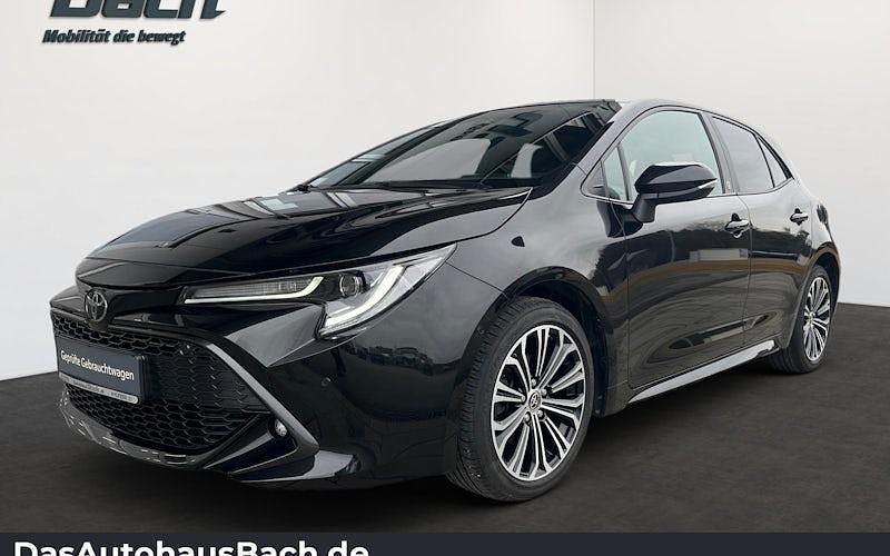 Schwarz Gebraucht 2021 Toyota Corolla Team Limousine | 19.270 € (Fairer Preis) - Bild 1/4