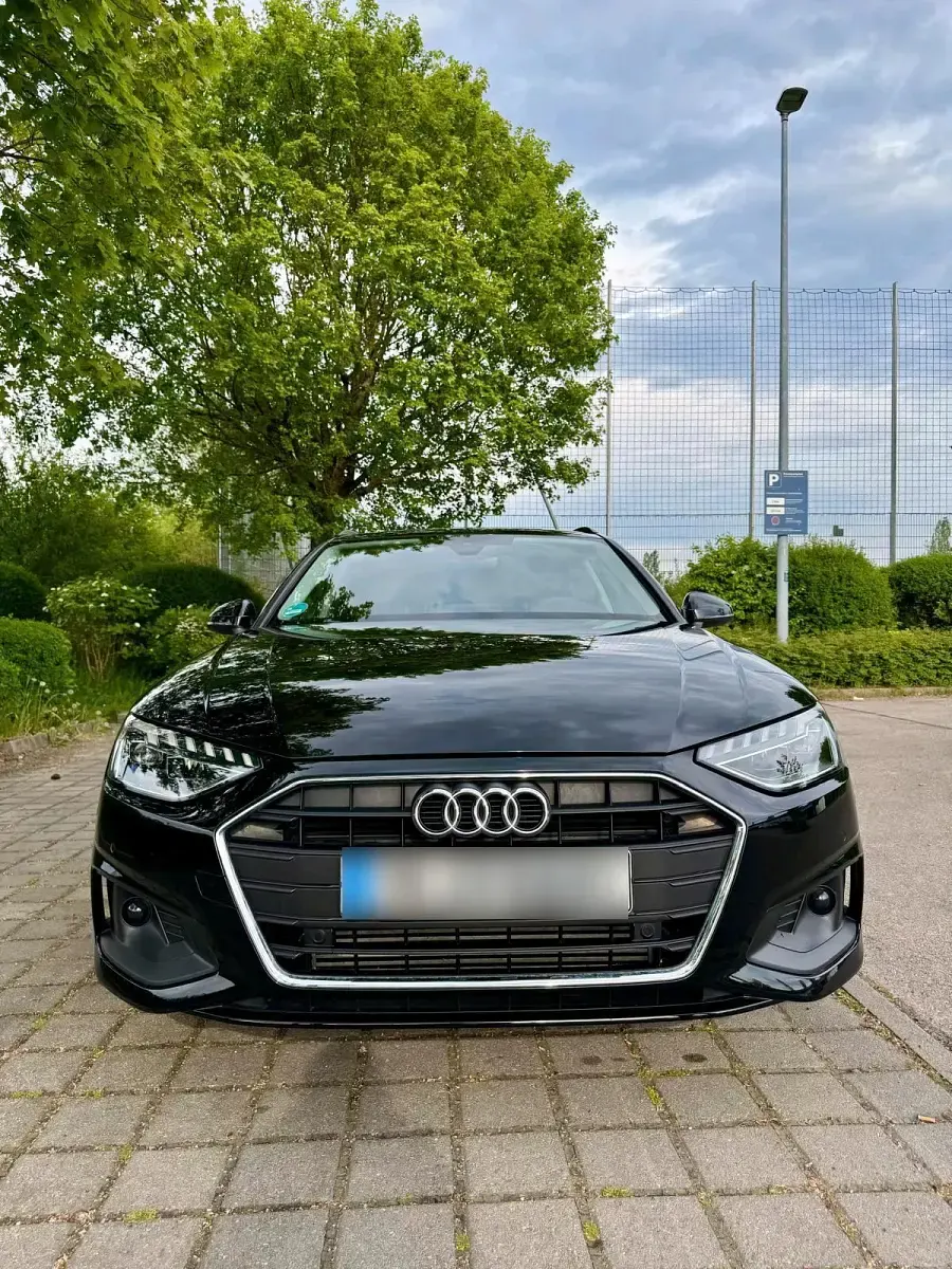 Gebraucht Audi A4 Business 204 PS (150 kW) 2023 Schwarz Kombi