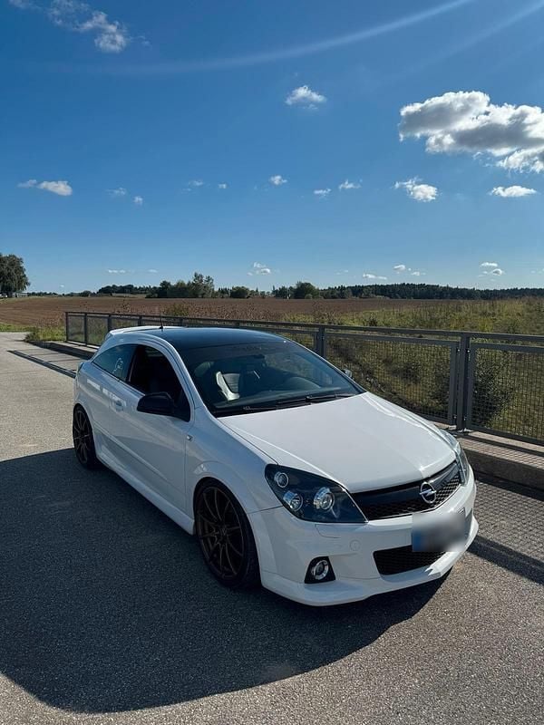 Gebraucht Opel Astra OPC 241 PS (177 kW) 2010 Weiß Kleinwagen