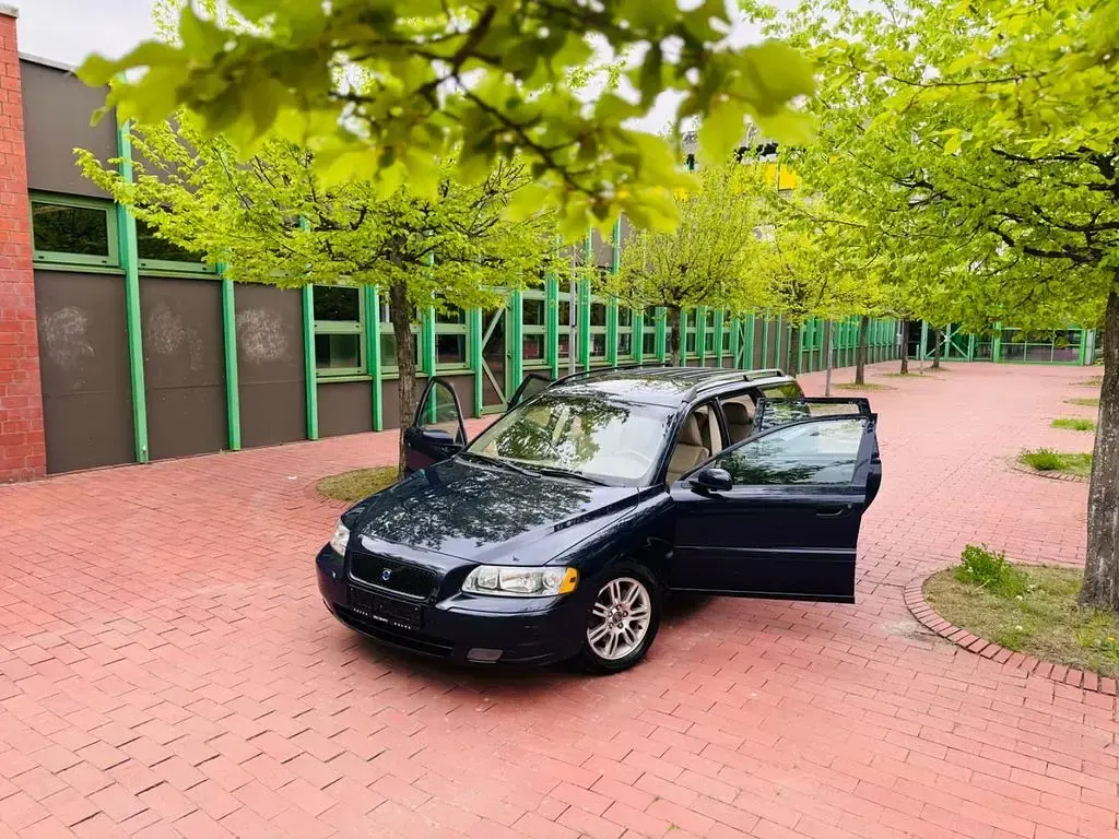 Używany Volvo V70 185 KM (136 kW) 2006 Niebieski Kombi