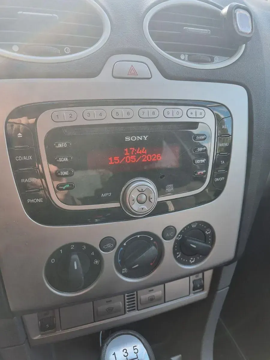 Gebraucht Ford Focus 101 PS (74 kW) 2011 Weiß Limousine