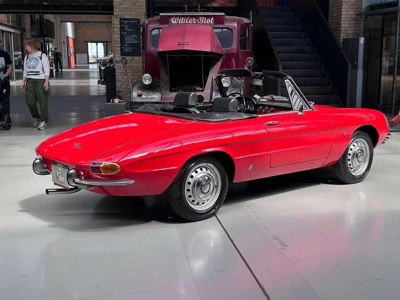 Gebraucht Alfa Romeo Spider 109 PS (80 kW) 1967 Rot Cabrio