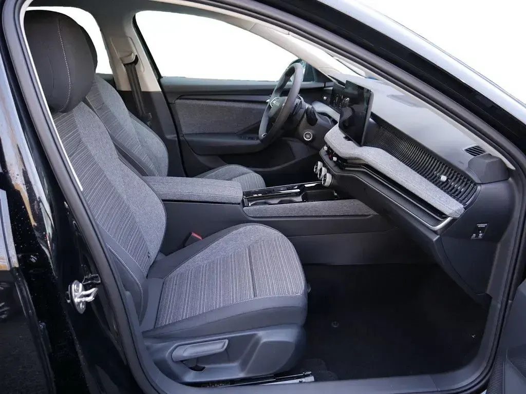 Neu Skoda Superb Selection 150 PS (110 kW) 2026 Schwarz Kombi