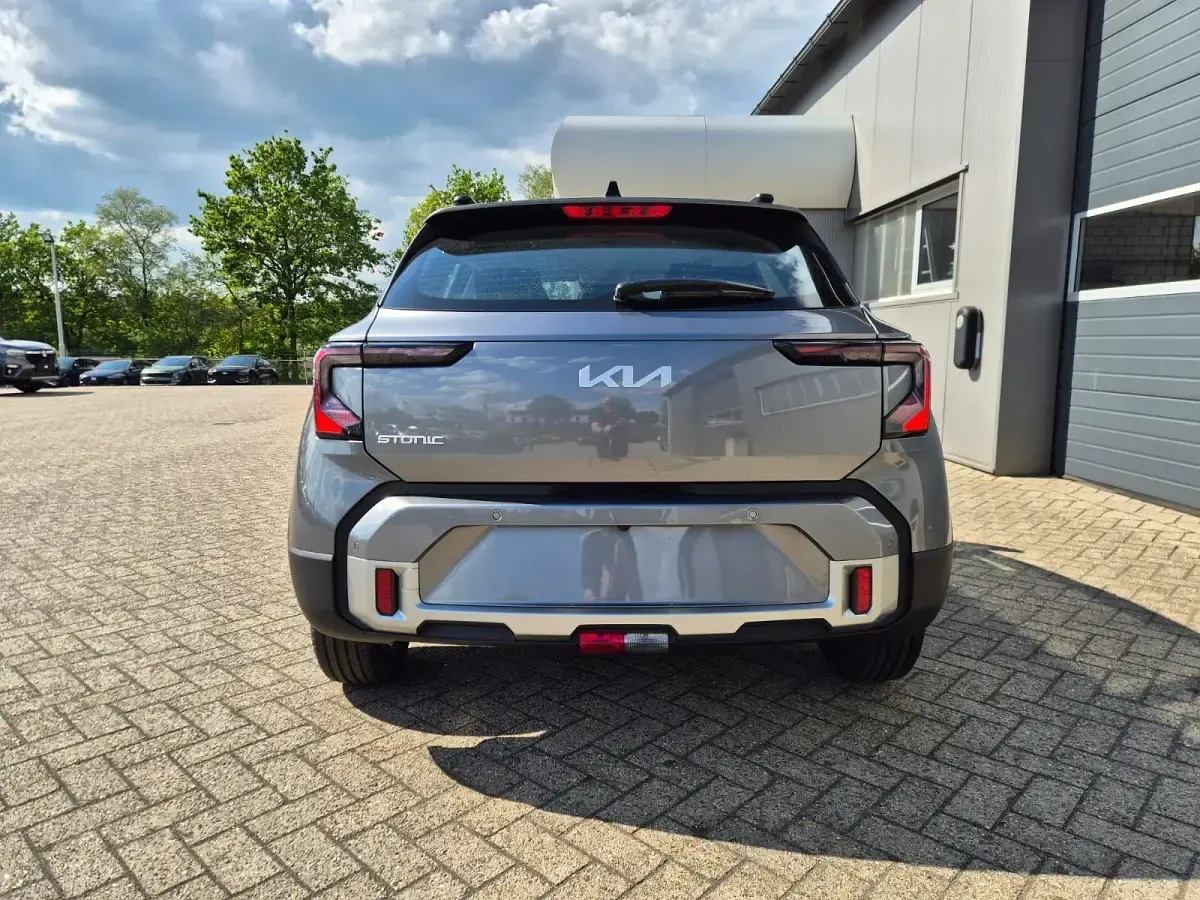 Neu Kia Stonic 116 PS (85 kW) 2026 Astrograu metallic SUV