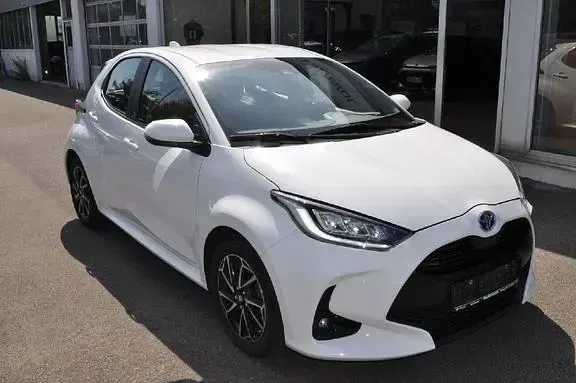 Gebraucht Toyota Yaris Basis 116 PS (85 kW) 2022 Schneeweiß Kleinwagen