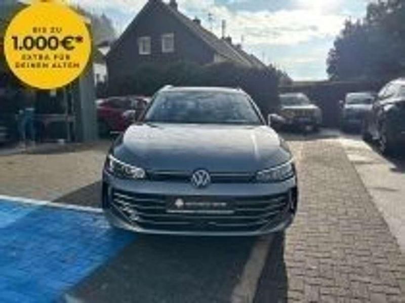 Gebraucht VW Passat Elegance 150 PS (110 kW) 2024 Grau Kombi
