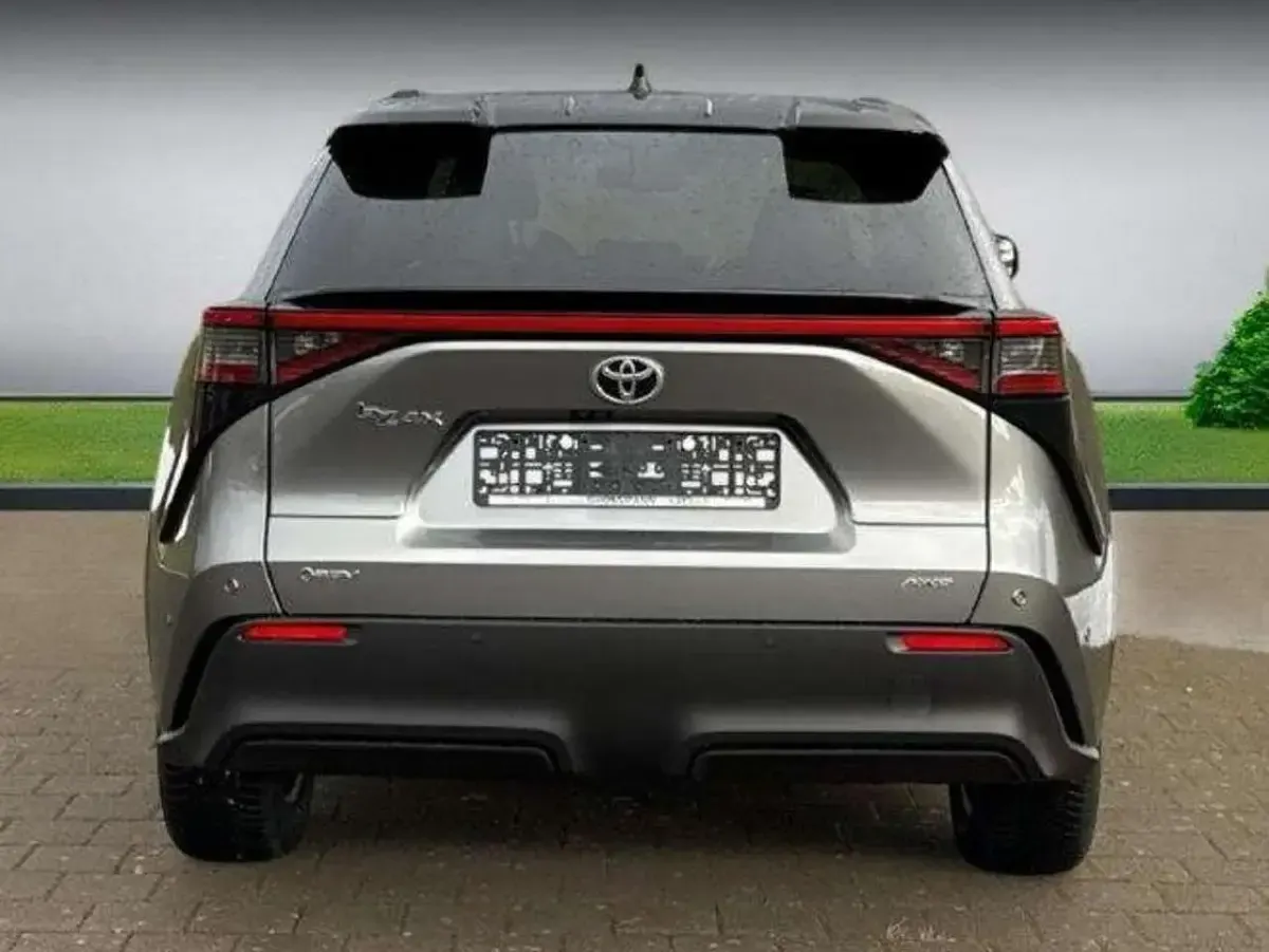 Neu Toyota bZ4X Lounge 252 kW (343 PS) 2026 Precious metal/ attitude black SUV