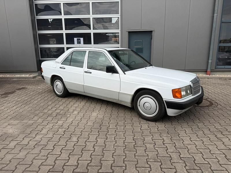 Gebraucht Mercedes 190 75 PS (55 kW) 1989 Weiß Limousine