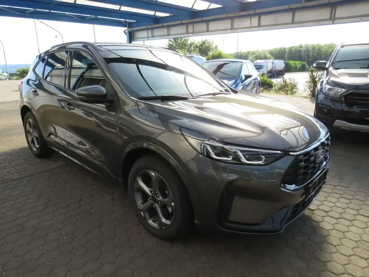 Gebraucht Ford Kuga ST-Line 186 PS (136 kW) 2025 Magneticgrau (metallic) SUV