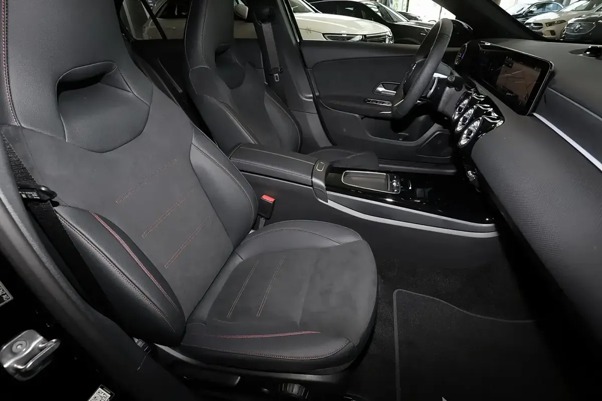 Gebraucht Mercedes A220 AMG 190 PS (139 kW) 2026 Nachtschwarz uni Limousine
