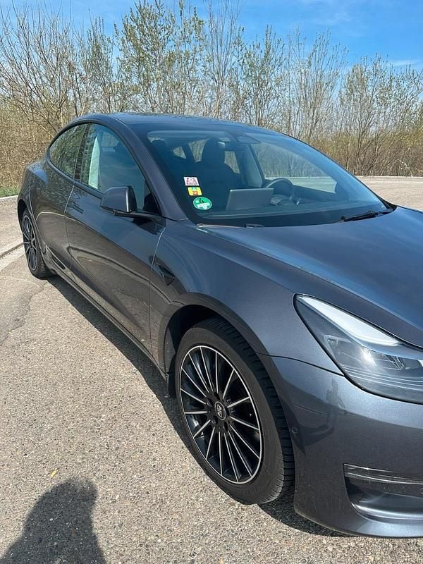 Second-hand Tesla Model 3 366 kW (498 CP) 2022 Gri Berlinǎ